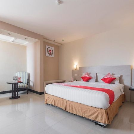 Oyo 1081 Allson City Hotel Makassar Eksteriør bilde
