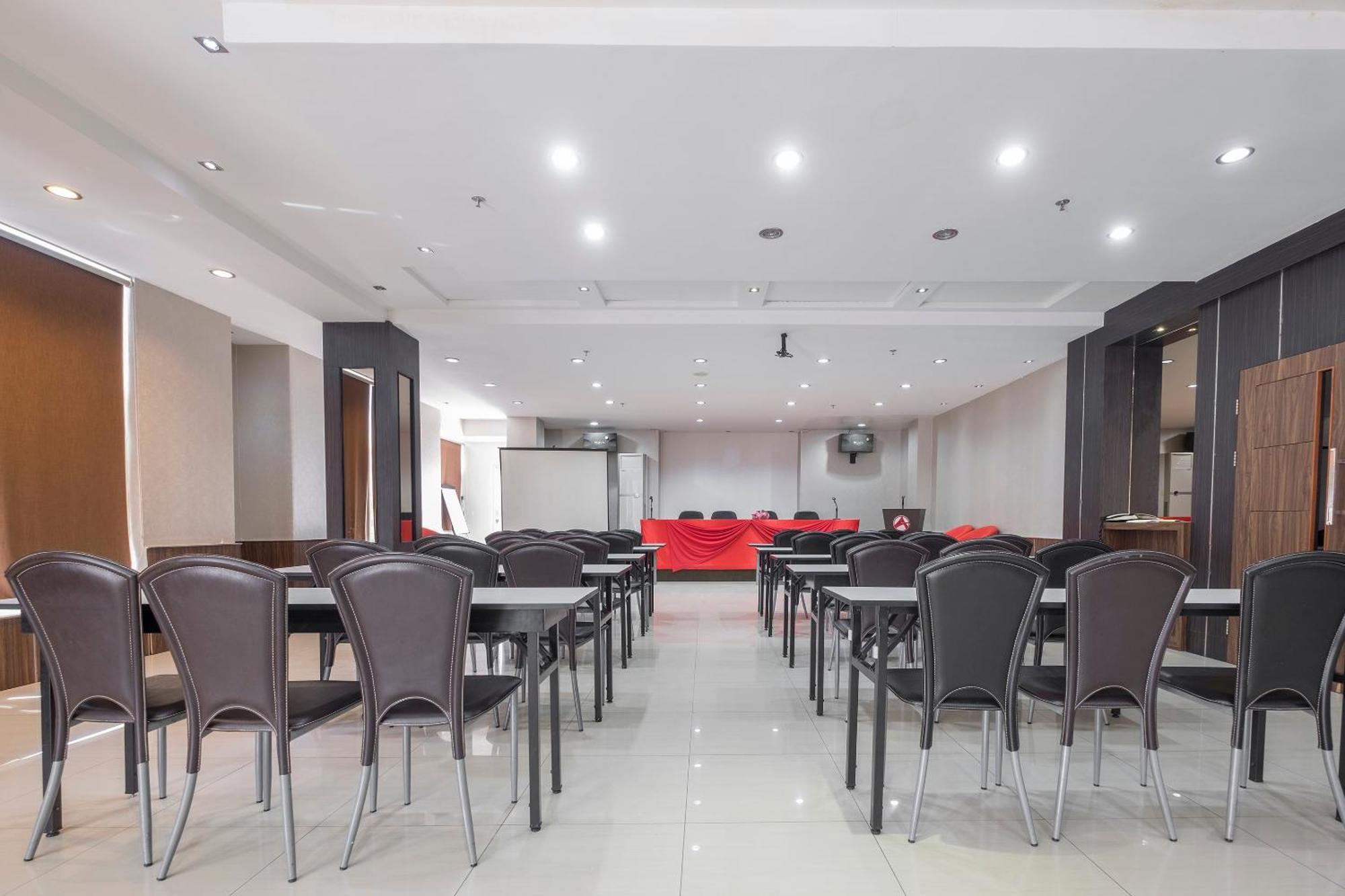 Oyo 1081 Allson City Hotel Makassar Eksteriør bilde